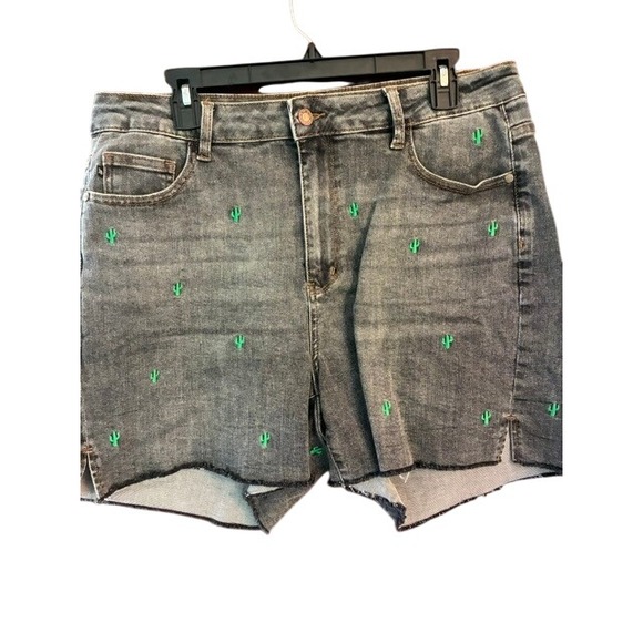 Judy Blue Pants - Judy Blue Cactus Embroidered Denim Shorts Womens 2XL Grey Excellent JB150111-GR